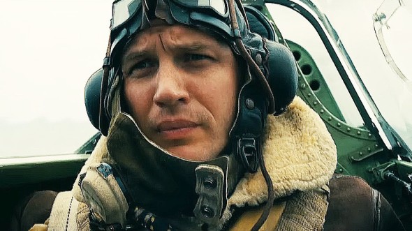 Tom Hardy, interpretando a un virtuoso piloto de avioneta en Dunkerque, de Christopher Nolan